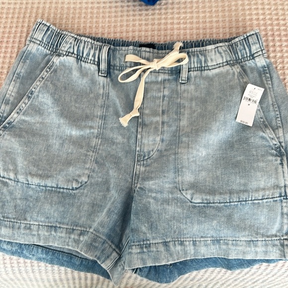 NWT GAP Denim Shorts - Picture 2 of 5